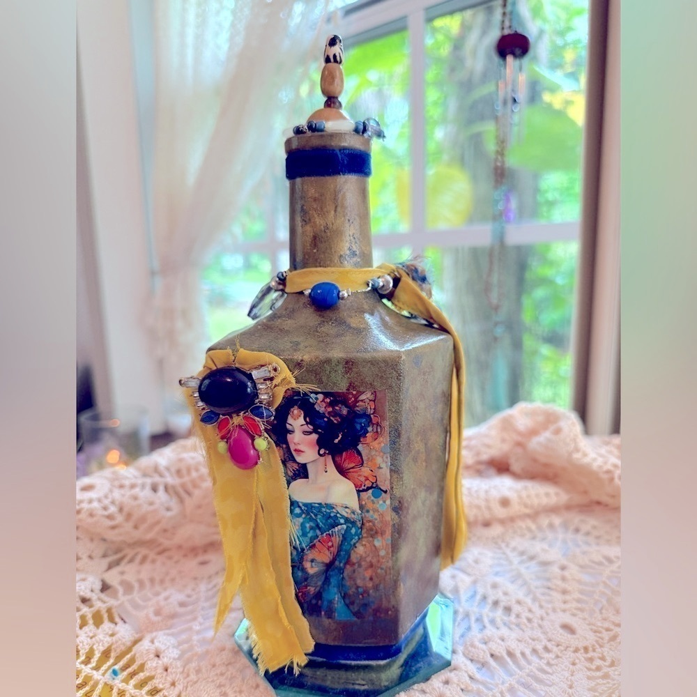 Art Decorative Bottle Geisha Girl